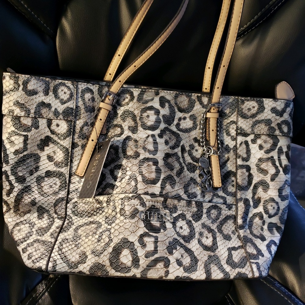 GUESS PURSE / TOTE.....NWT.....ANIMAL PRINT